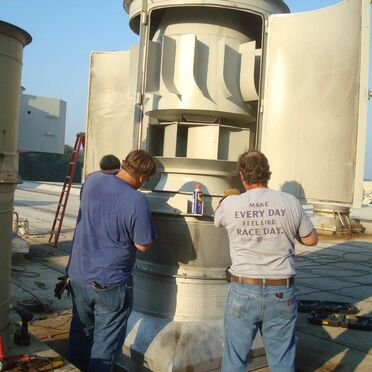 Picture of Local 1 members servicing a turbine exhaust